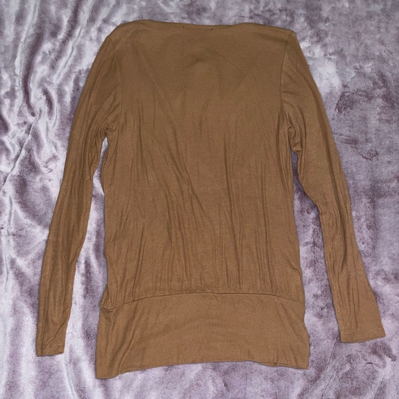 🆕 BCBGMaxAzria Tan Long Sleeve Faux Wrap Top - Picture 5 of 6